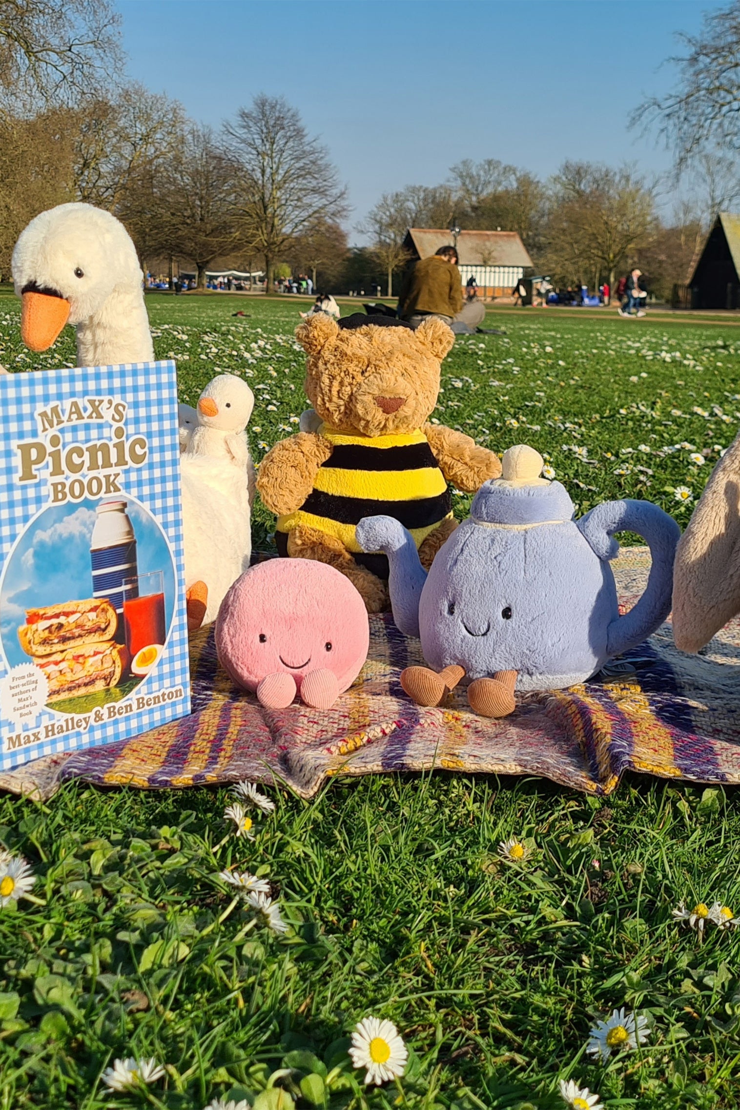 Jellycat Amuseables Vicky Teapot and Mia Macaron picnic