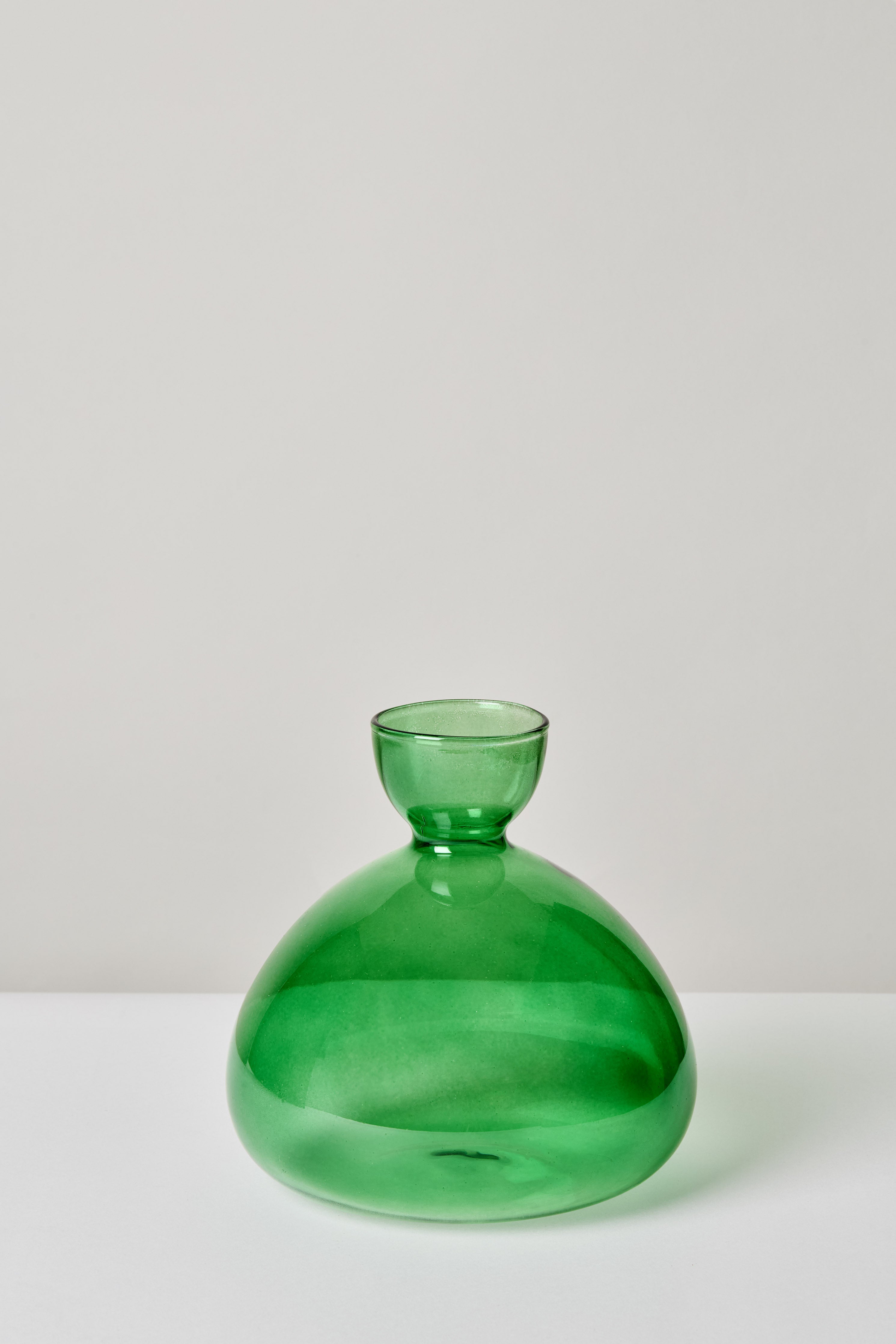 Ilex Studio Avocado Vase: Emerald Green