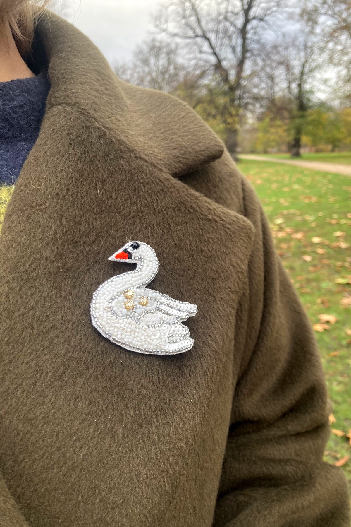 Embroidered Sparkle Swan Brooch